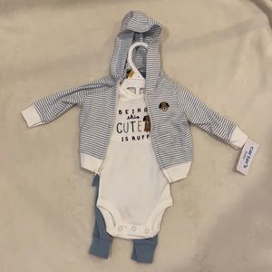 Carter’s newborn baby 3 piece set. Pants, short sleeve shirt and hoodie.
